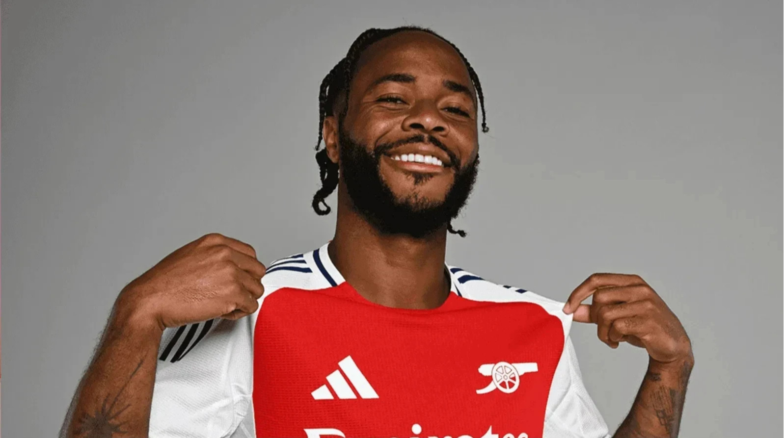 Стерлінг потрапив у сферу інтересів Наполі