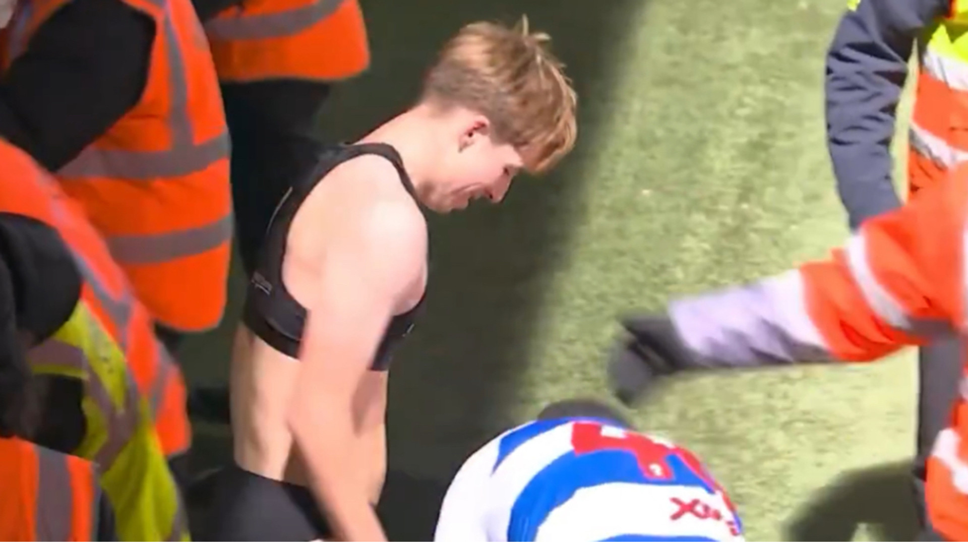 Футболіст КПР роздягнув свого партнера по команді до трусів після голу на останніх хвилинах