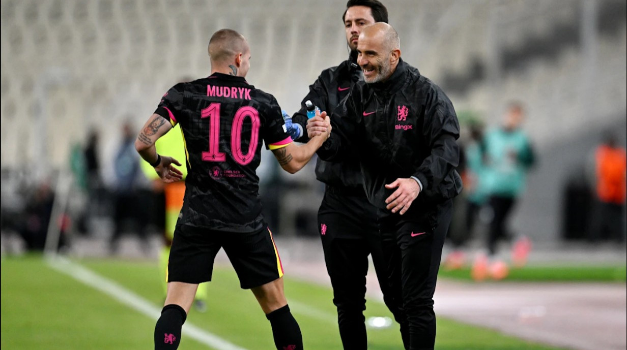 Челси начал искать усиление на позицию Мудрика