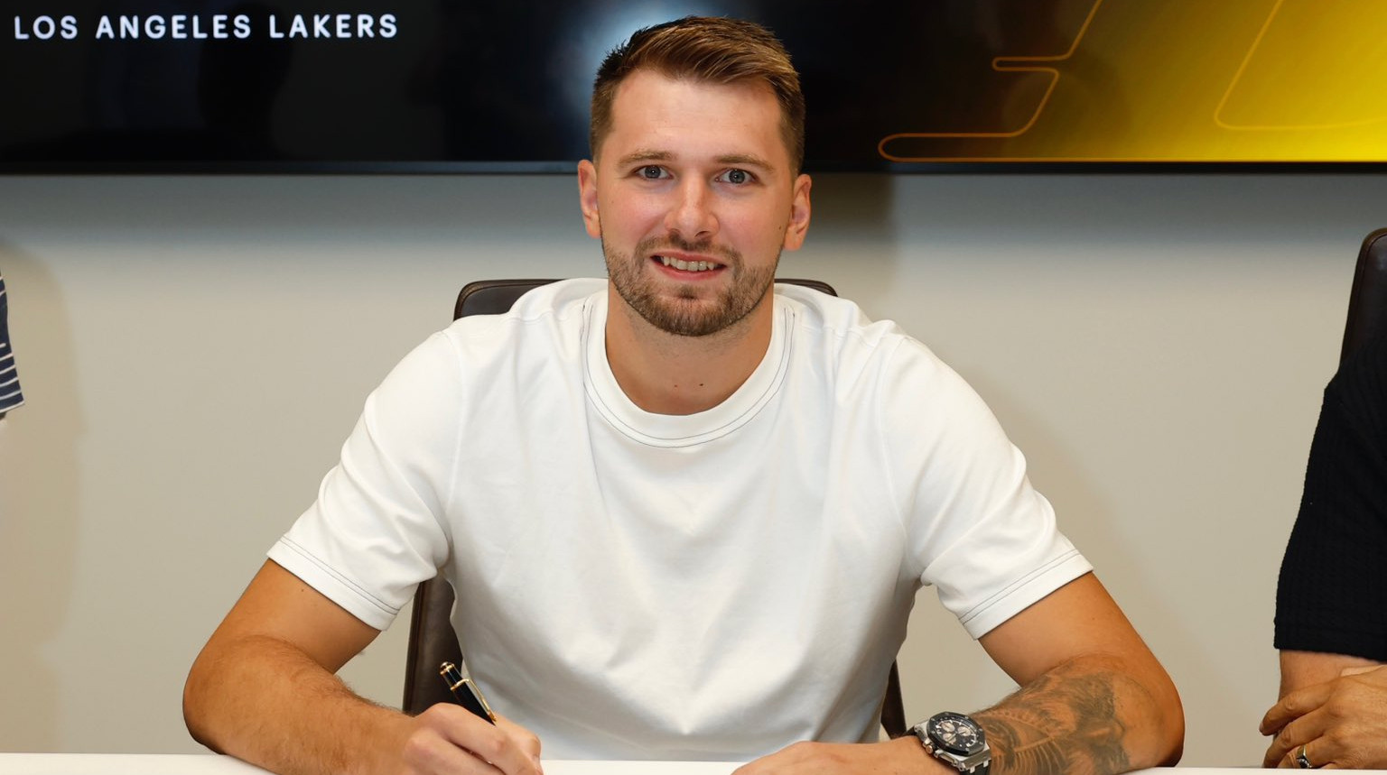 Отримає 165 млн доларів: Дончич продовжив контракт з Лейкерс
