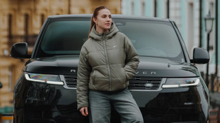 Мы жили все так, будто это был сон: Харлан похвасталась футболкой с текстом из культового хита Скрябина