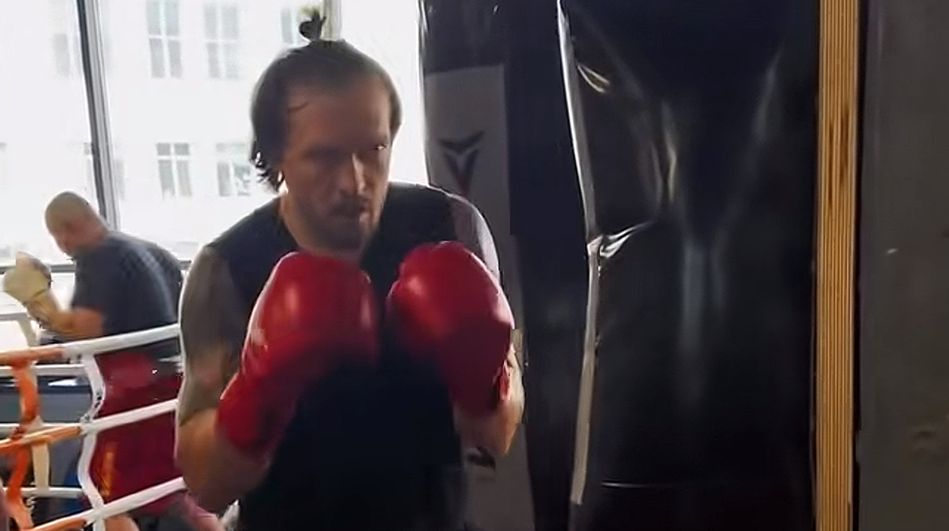 Звук стояв на весь зал: Усик вразив силою удару під час тренування