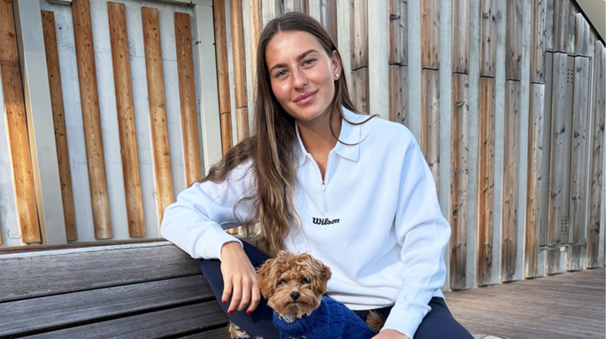 Сон у компанії песиків: Костюк поділилася милим фото перед матчем на турнірі у Руані