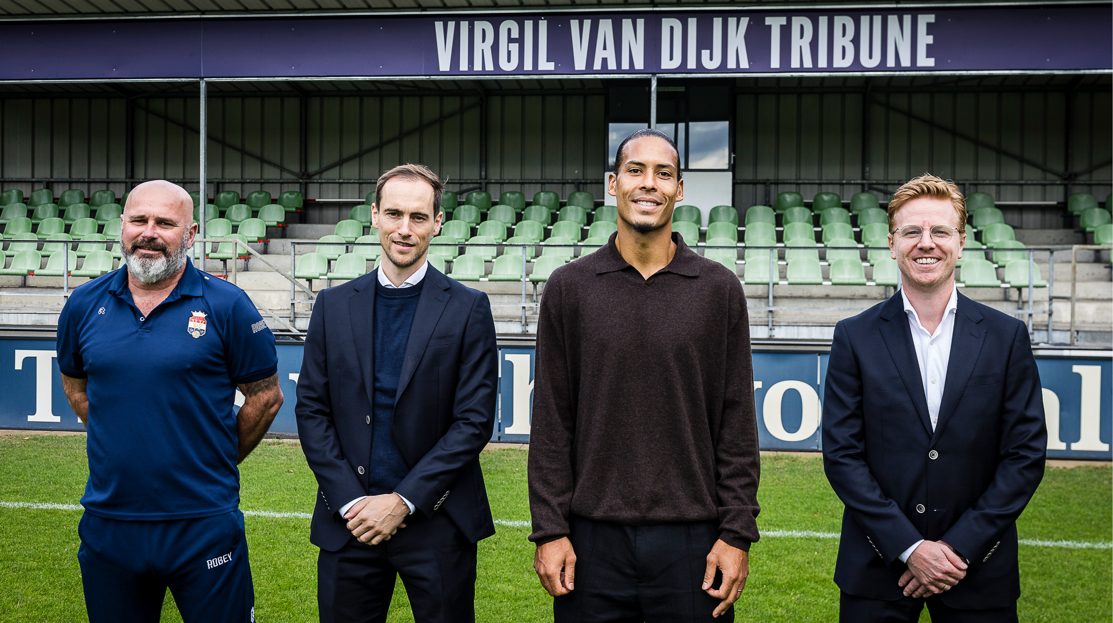 Рідний клуб ван Дейка назвав на честь нього трибуну стадіону