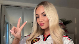Модель OnlyFans зголосилася виконати будь-яке бажання після голу форварда МЮ: фанати вразили креативністю