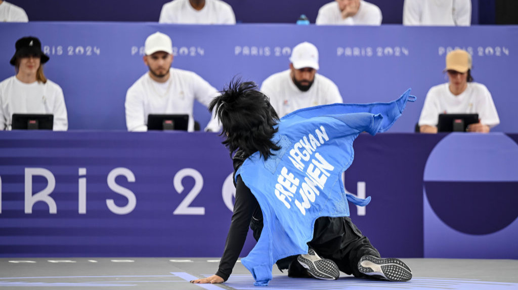 Спортсменку збірної біженців дискваліфікували з Олімпіади-2024. Вона підтримала жінок Афганістану