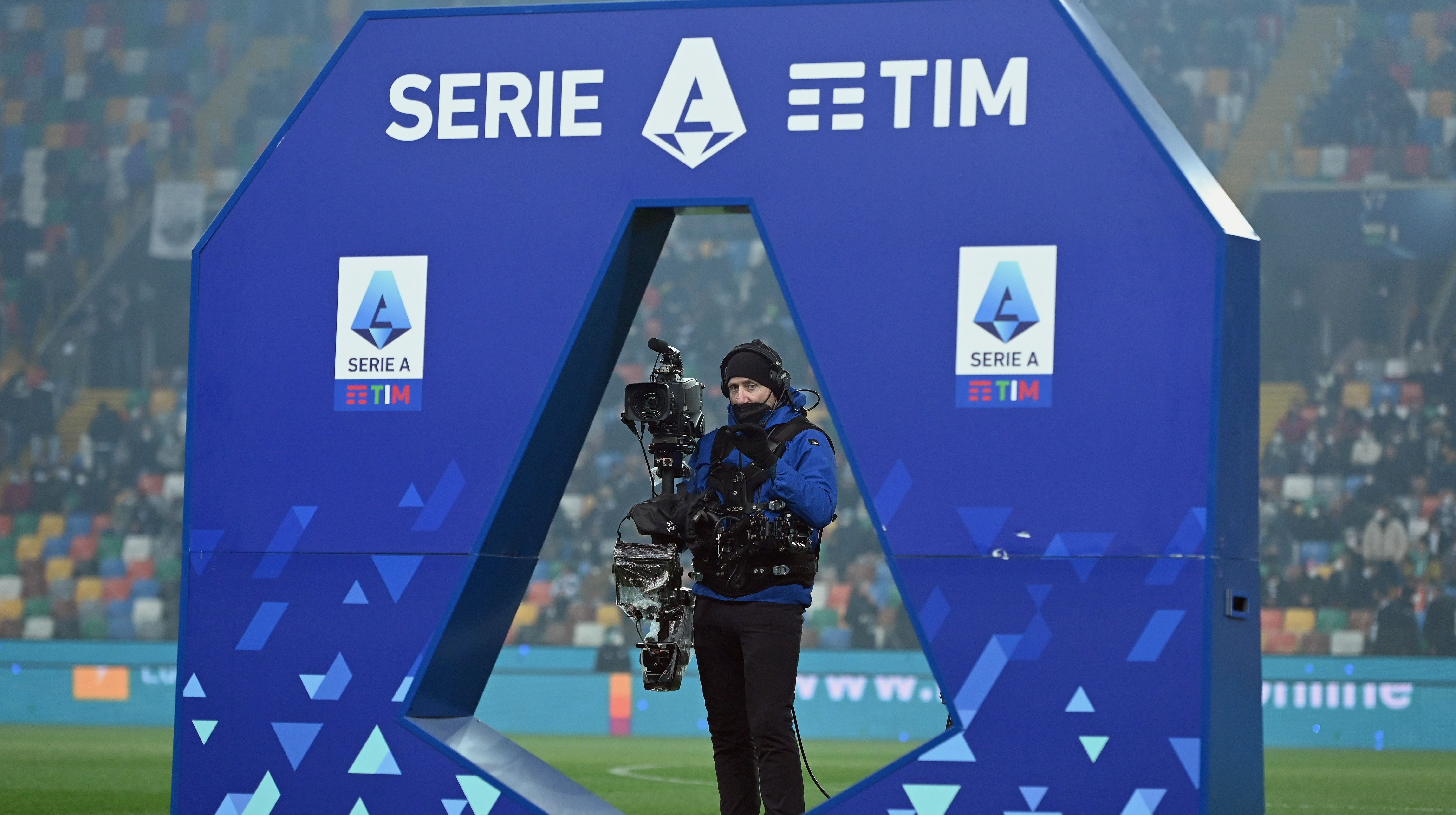 Милан в меньшинстве переиграл Наполи: обзор матча Серии А