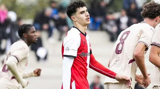 Син легенди збірної Нідерландів дебютував за Феєнорд у грі проти Селтіка