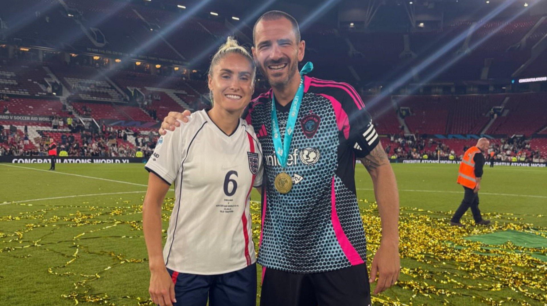 Легенда Ювентуса брутально зніс у підкаті колишню футболістку збірної Англії у благодійному матчі