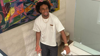 Зірку Манчестер Юнайтед зловили за грою на смартфоні на лаві запасних під час товариського матчу