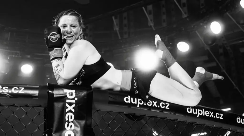 Перенесла шість зупинок серця: 23-річна реслерка трагічно загинула в ДТП у Таїланді