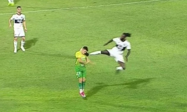 Адебайор виніс суперника ударом ногою в голову у дебютному матчі Кубка Лібертадорес