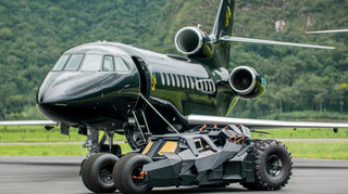 Став ближчим до Бетмена: Неймар похизувався тематичною автівкою і літаком майже за 50 млн фунтів