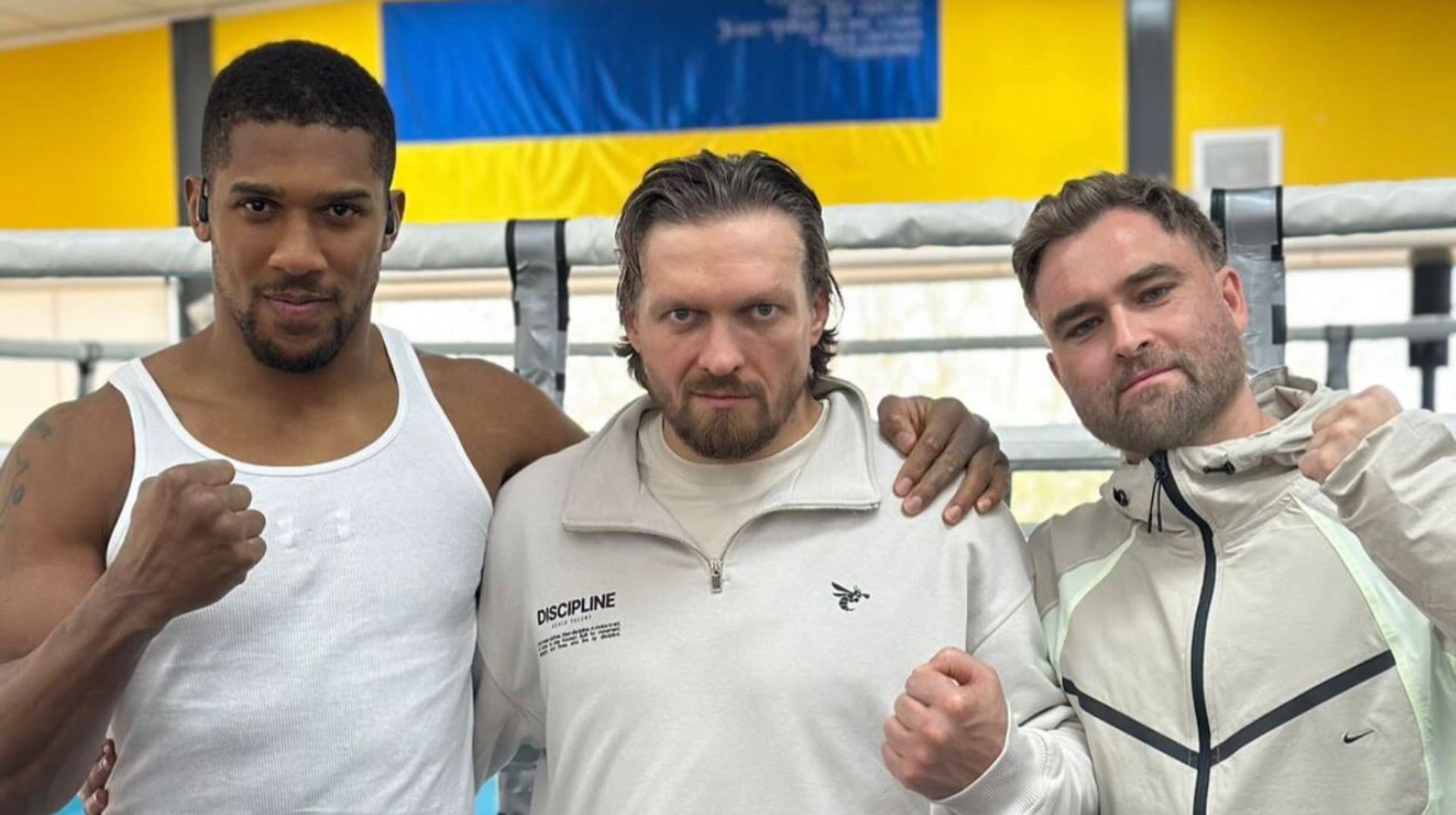 Джошуа провел тренировку в зале Усика, сделав фото с Александром на фоне украинского флага