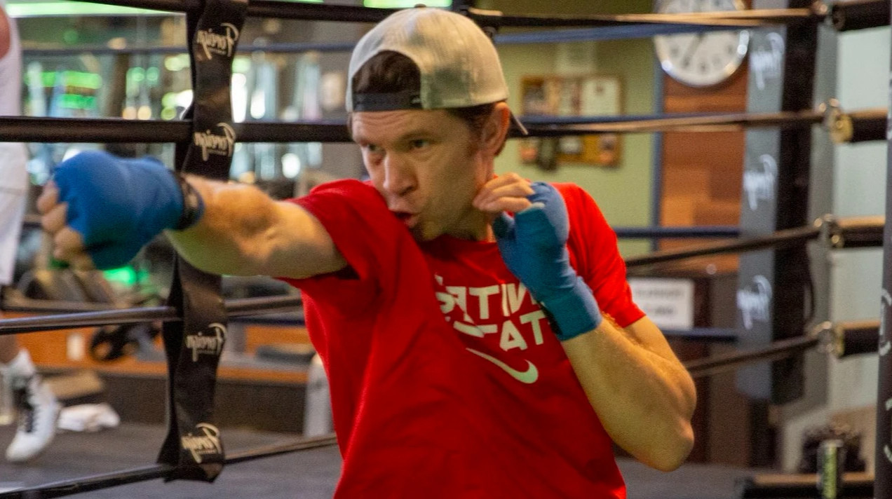 Нокаут після трирічної паузи: Шелестюк упевнено розібрався з американцем Лівсі