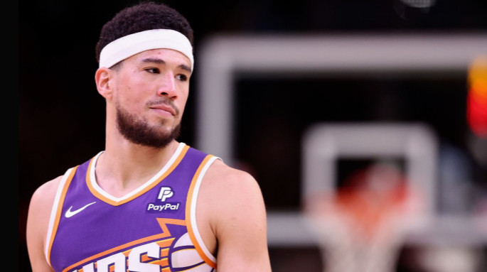 Девін Букер