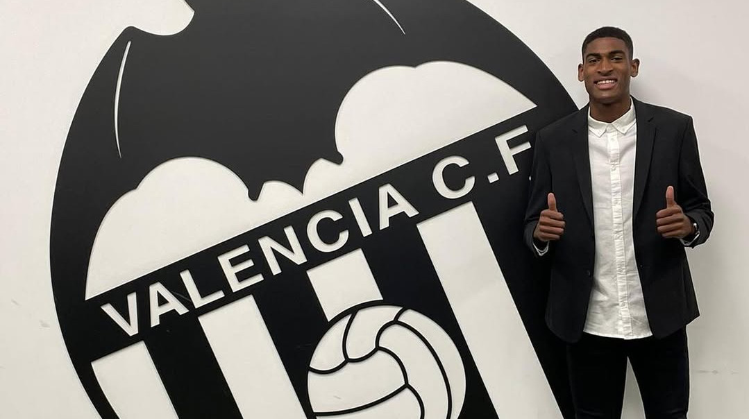 Арсенал випадково анонсував трансфер Москери під час презентації Мадуеке