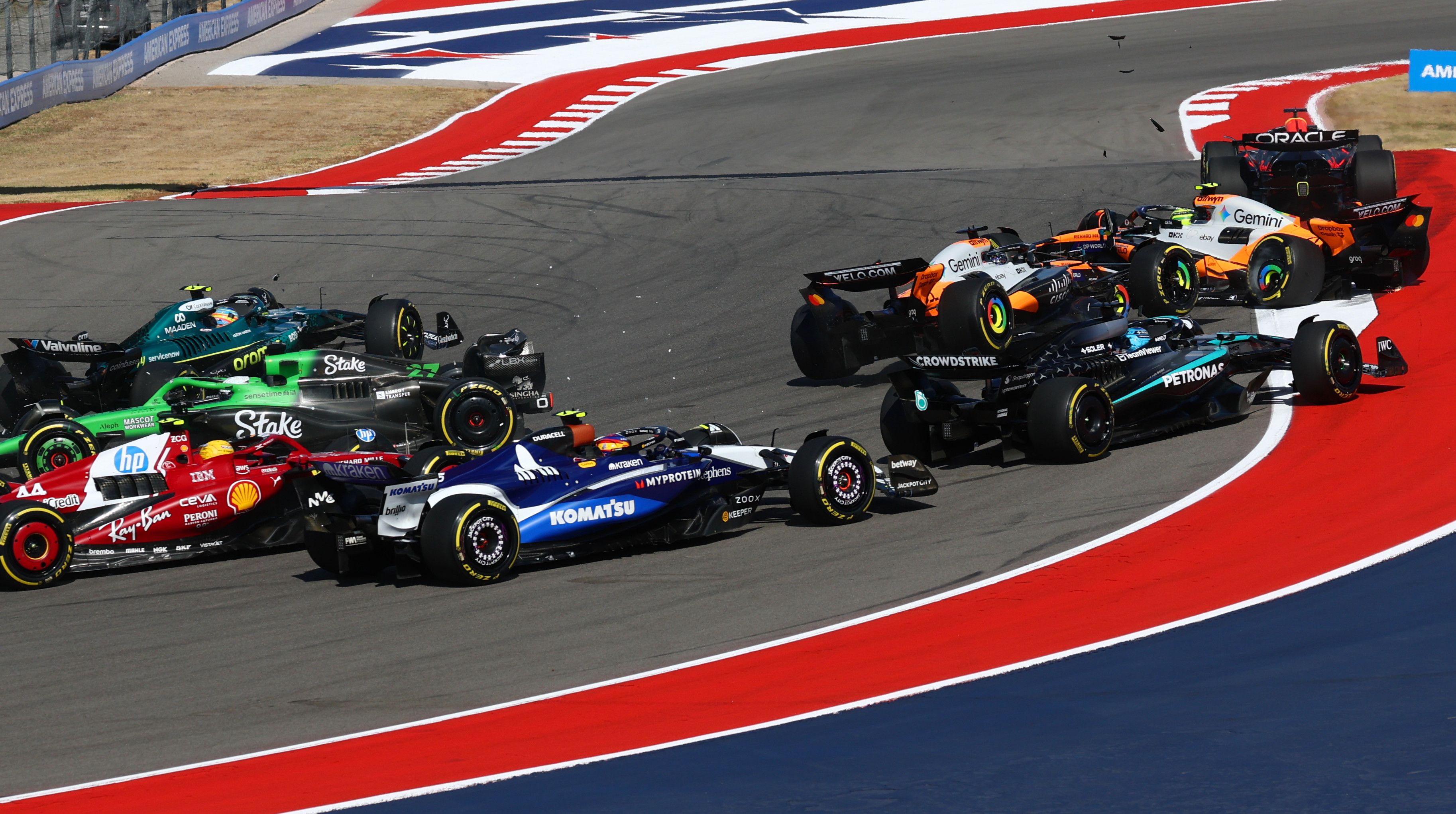 5 разбитых болидов и победа Ферстаппена: в Остине состоялся безумный спринт