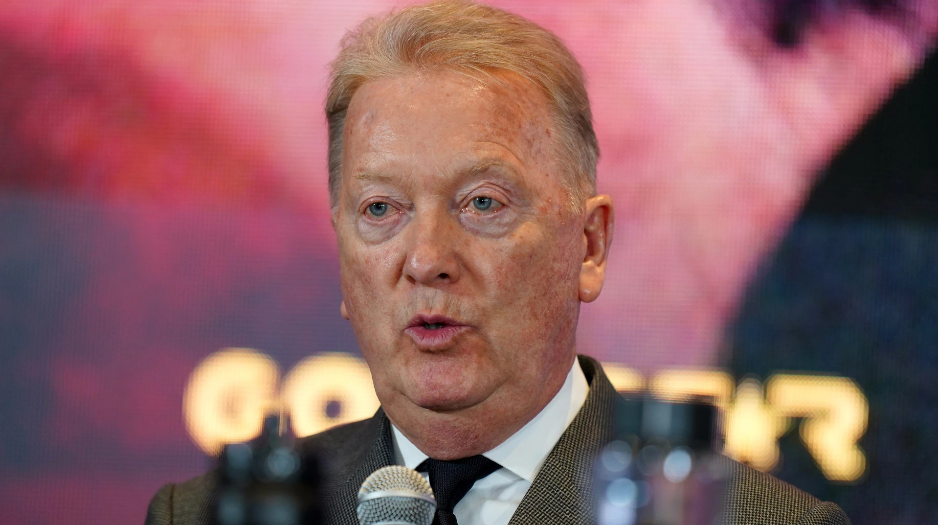 Авторитетний промоутер назвав дедлайн потенційного бою Дюбуа – Вордлі