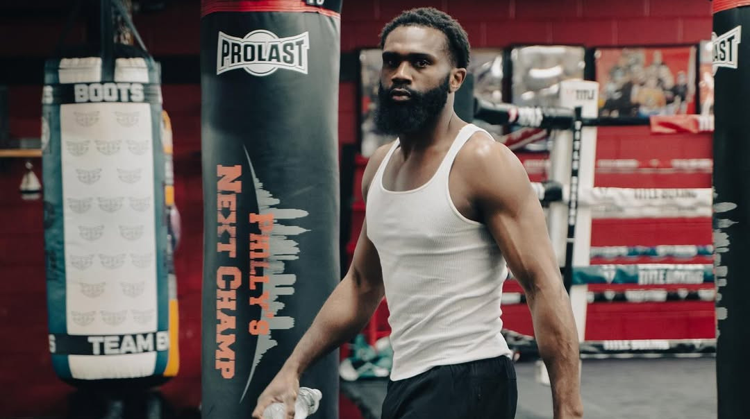 Непереможний американський чемпіон дав оцінку бою Девіс – Роуч