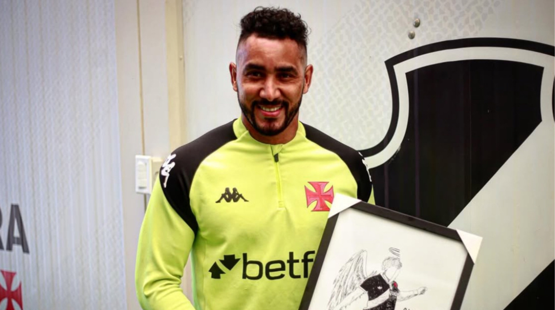 Змушував коханку пити сечу та лизати підлогу: ексгравця збірної Франції звинуватили у насильстві