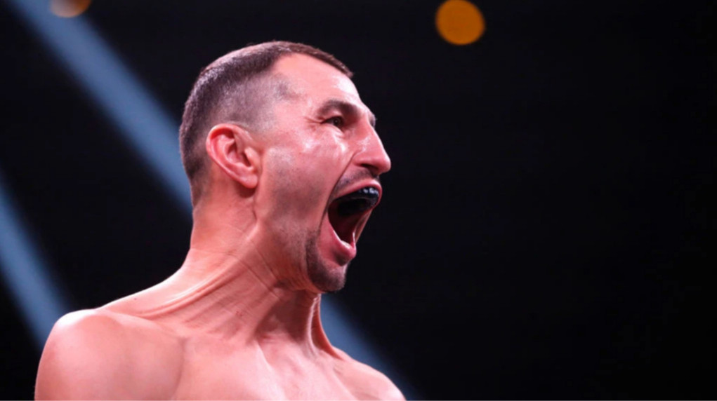 Постол в кровавом поединке одолел Мойю и завоевал IBO International