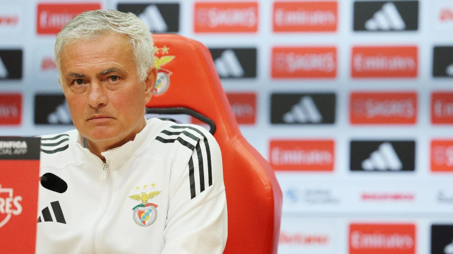 Сподіваюся, вони не заснуть: Моурінью залишив гравців Бенфіки на базі після вильоту з Кубка ліги