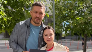 Подкопаєва зустрілася з Усиком: український боксер підписав олімпійській чемпіонці книгу про бій із Ф'юрі