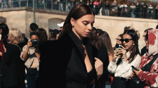 Дружина Усика вразила елегантним образом на показі Dior у Парижі