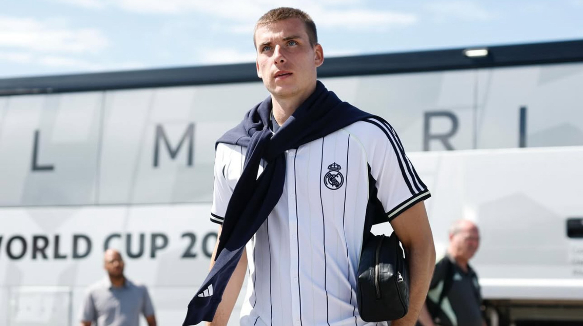 Лунін достроково вийшов з відпустки, щоб відвідати прощальну пресконференцію легенди Реала