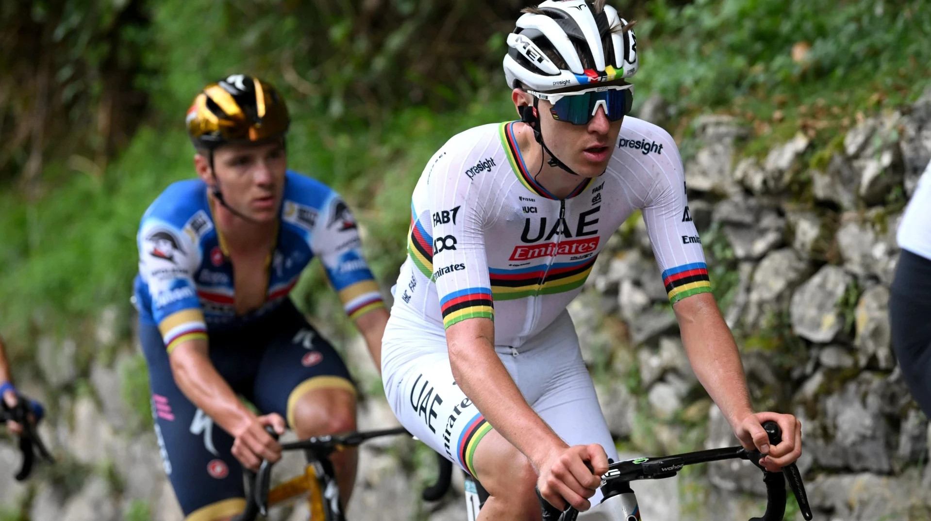 Напарник Погачара рассказал о трудностях словенца, когда тот становится пописать во время гонки