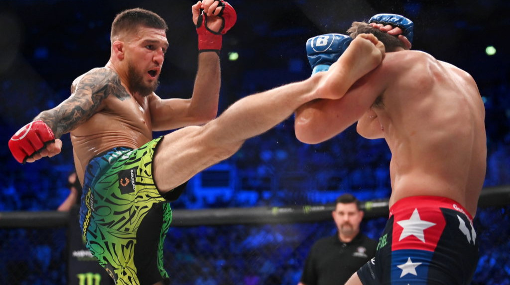 Став відомий суперник, дата і місце проведення дебютного поєдинку Амосова в UFC