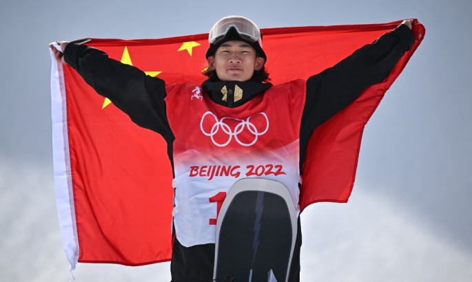 17-річний китайський сноубордист виграв золоту медаль у біг-ейрі