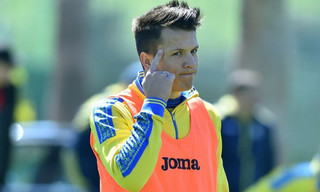 Великий ведмідь та купа подарунків: Коноплянка опублікував різдвяне фото