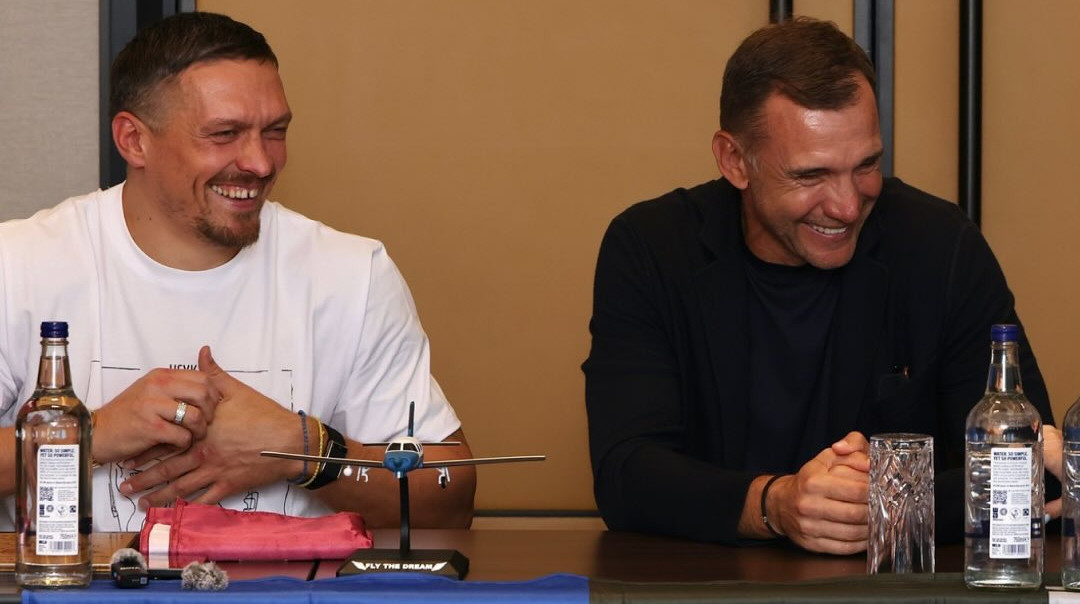 Запросив Шевченка та Хижняка: Усик провів закриту пресконферецію для військових