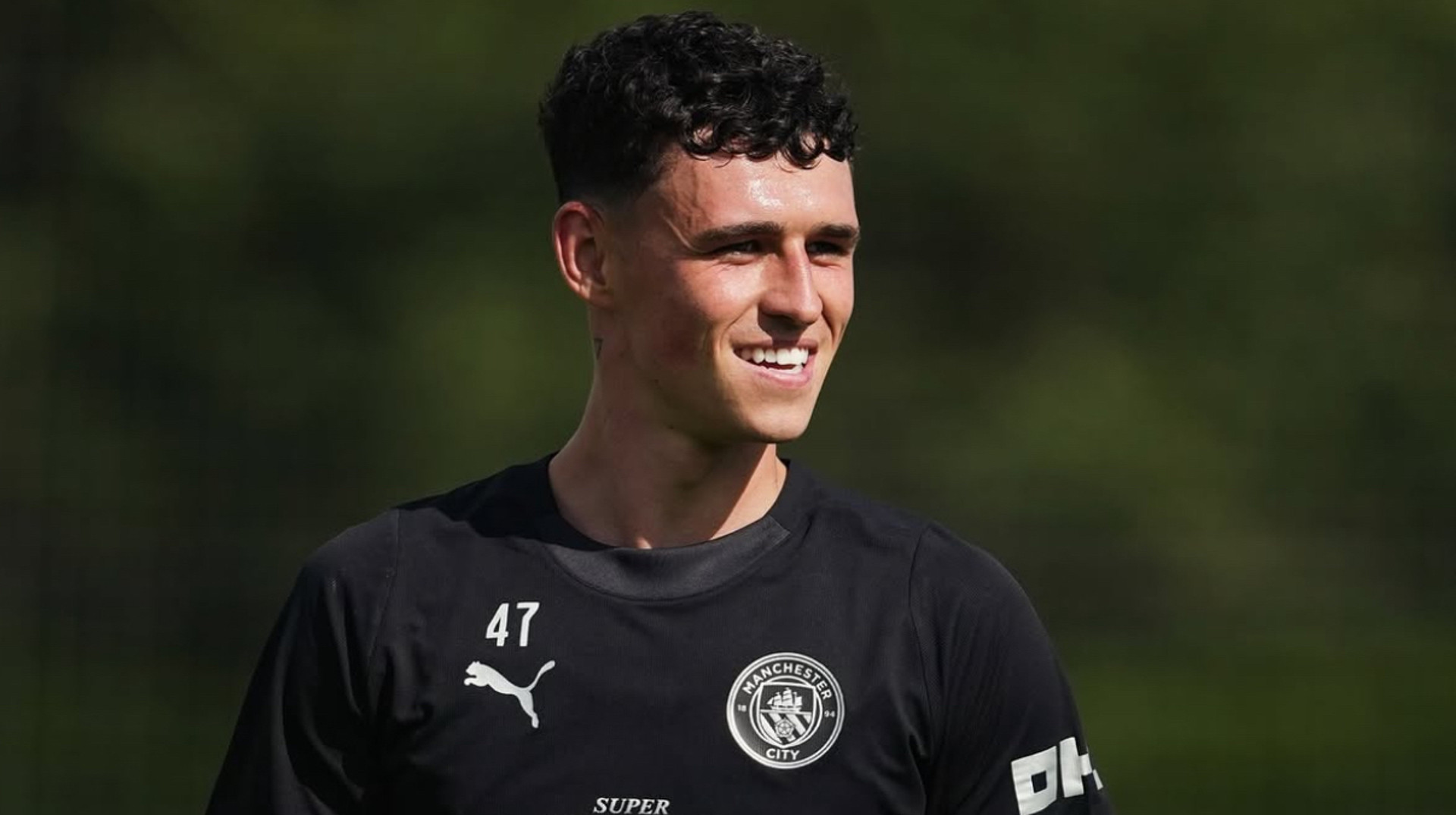 Бореться з перекупами: зірка Ман Сіті згодився підписати футболку фанату за вигідну послугу