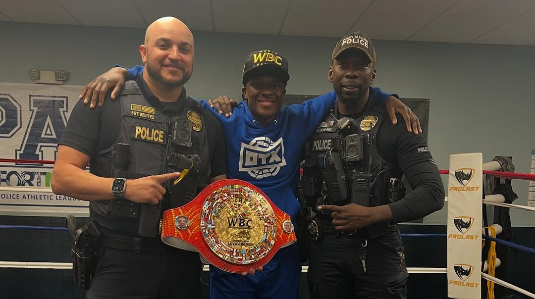 Чемпіонка світу з боксу розповіла, як поєднувала тренування і роботу в поліції