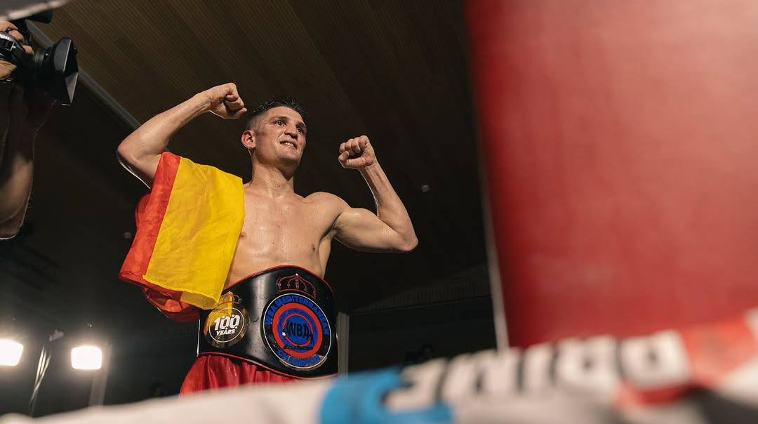 Соперник Постола в бою за титул прибыл в Украину