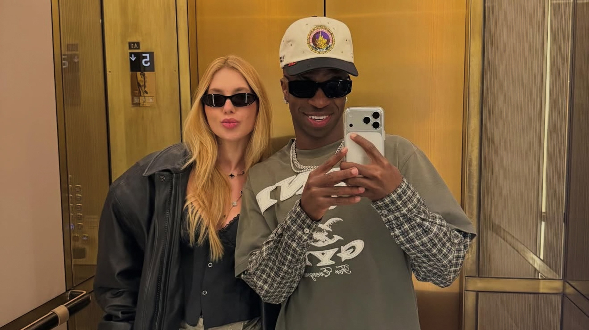 Підставила коханого: дівчина лідера Реала опублікувала кумедне фото футболіста у перуці