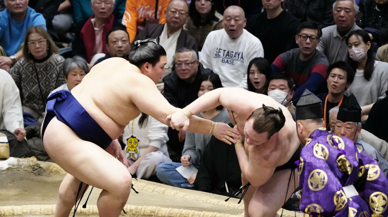 Йокозуна Оносато снова непокорен: украинец Аонишики потерял единоличное лидерство на турнире Hatsu Basho