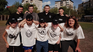 Зірки Динамо зіграли зі школярами та стали обличчями модної колекції одягу культових блогерів