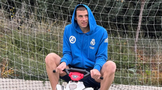 Дружина Луніна мило привітала футболіста з 27-річчям кумедними фото