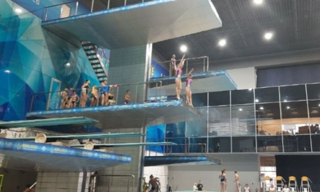 У Києві стартував чемпіонат України зі стрибків у воду