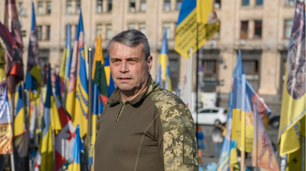 Хочу боротися разом з українськими братами: шведський футбольний функціонер вступив у лави ЗСУ