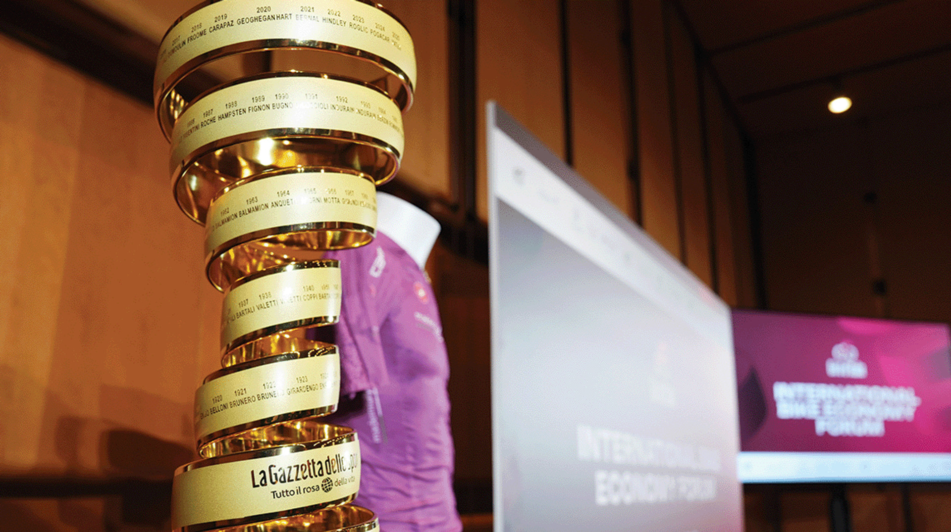 Старт в Болгарии, сумасшедший этап в Доломитах. Знакомство с маршрутом Джиро д'Италия-2026