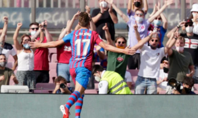 Де Йонг відмовився покидати Барселону