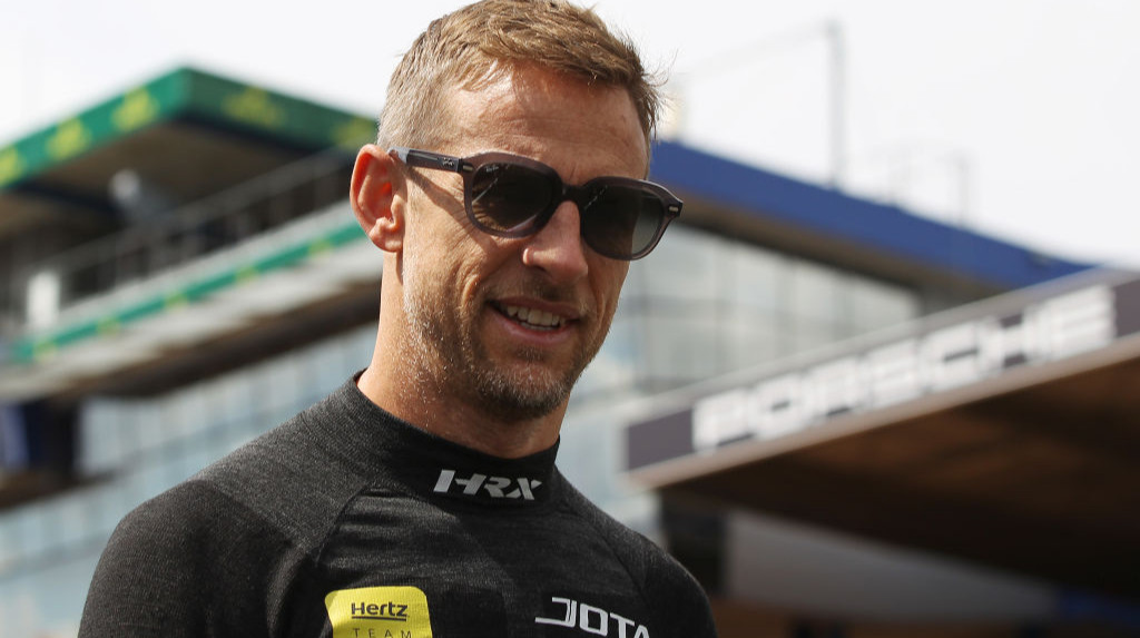 Чемпион Формулы-1 объявил о завершении карьеры гонщика на полноценный основе