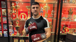 41-річний Хук переміг Пейсара у 10-раундовому поєдинку