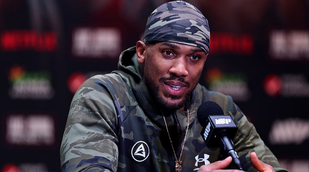 Джошуа отримав пропозицію провести трилогію