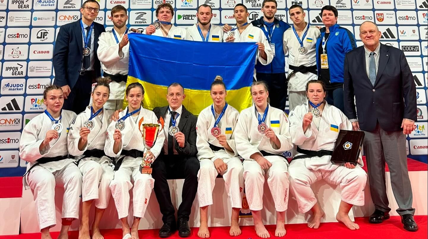 Сборная Украины завоевала серебро смешанного командного турнира на ЧЕ U-23